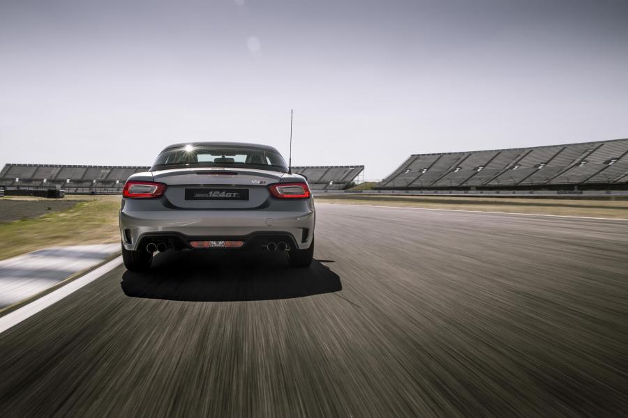  Abarth 124 GT (348) 2018 года  (UK) (фото 26 из 40)
